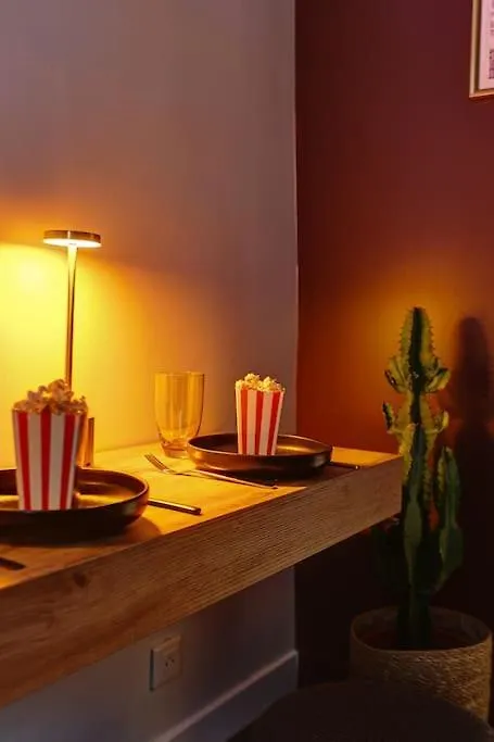 Sacre Coeur, Netflix & Chill Apartment Paris France
