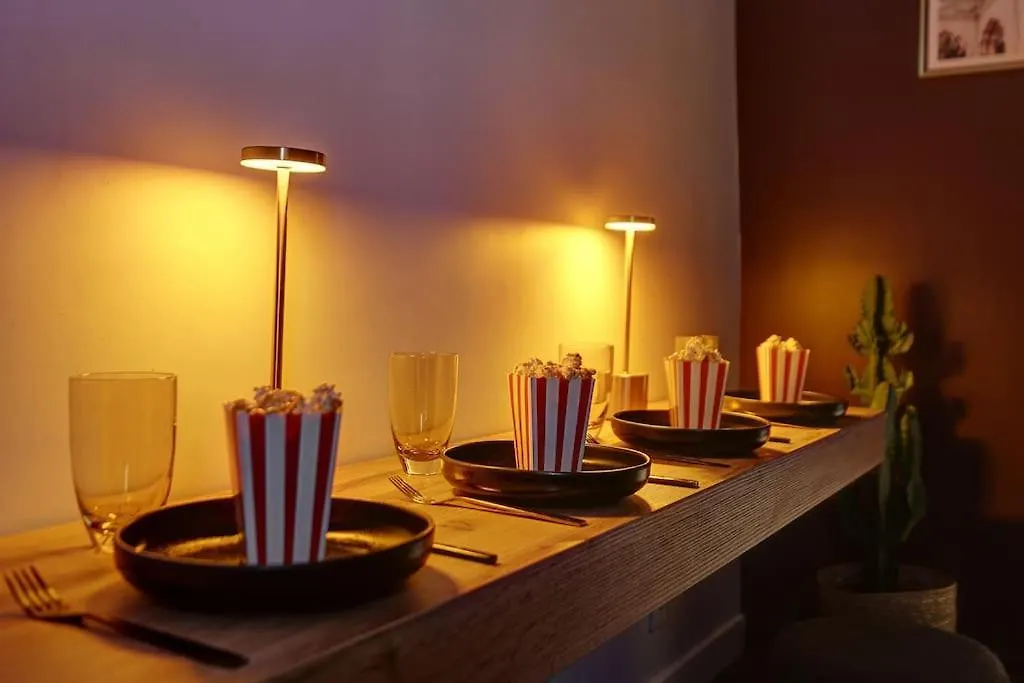 Sacre Coeur, Netflix & Chill Apartment Paris