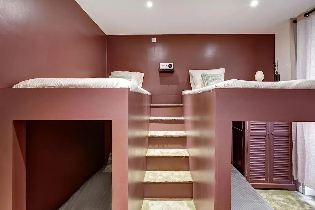 Sacre Coeur, Netflix & Chill Apartment Paris