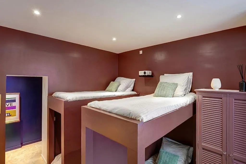 Sacre Coeur, Netflix & Chill Apartment Paris